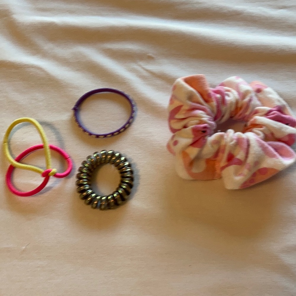 4 pack braclets/hair tie